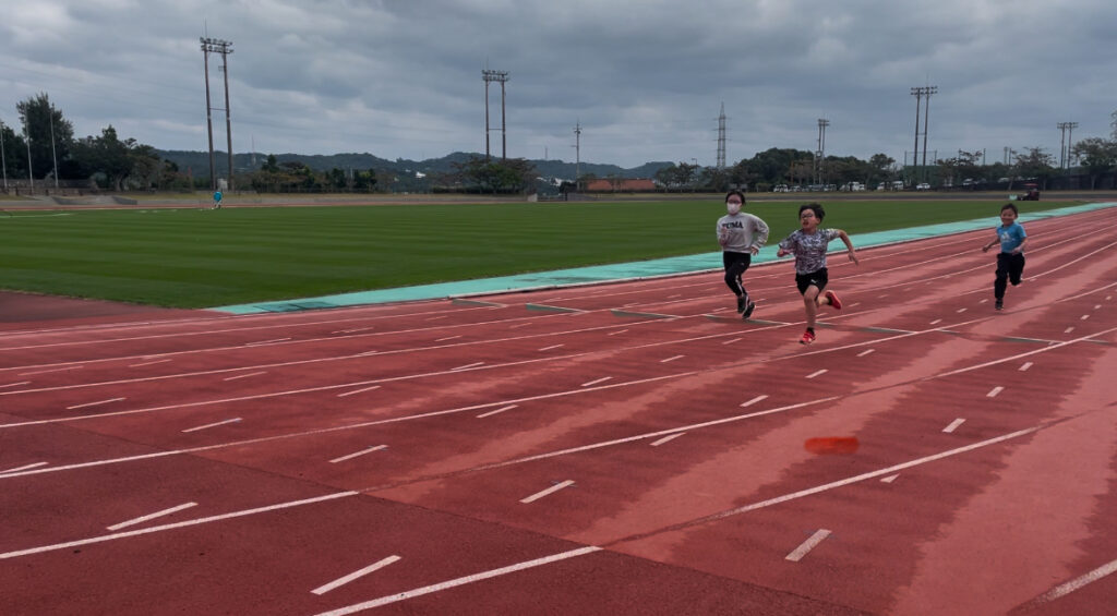 南風原町黄金の森運動公園陸上競技場