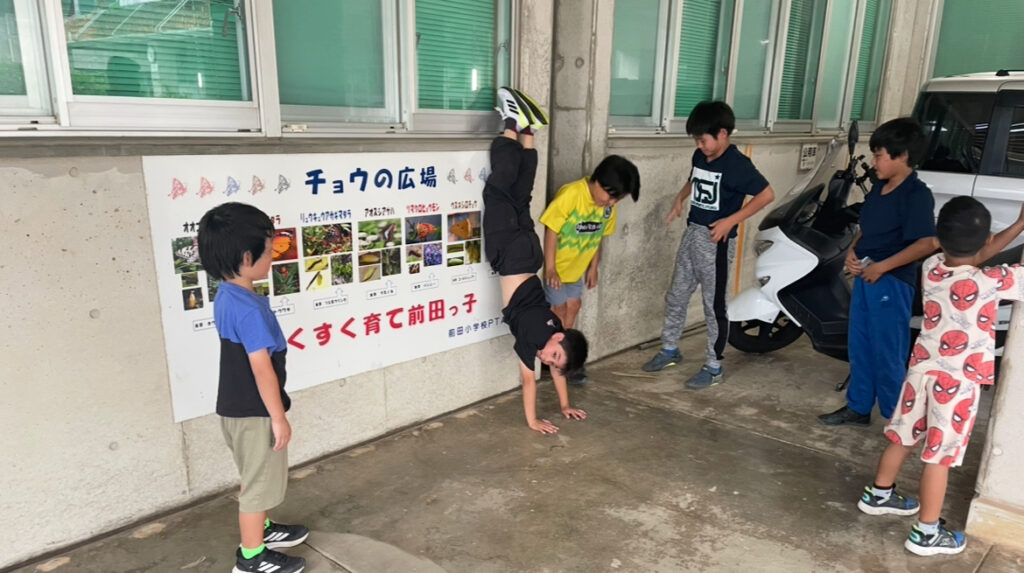 浦添市前田小学校ピロティー