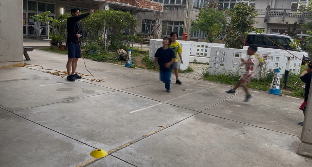 浦添市前田小学校ピロティー