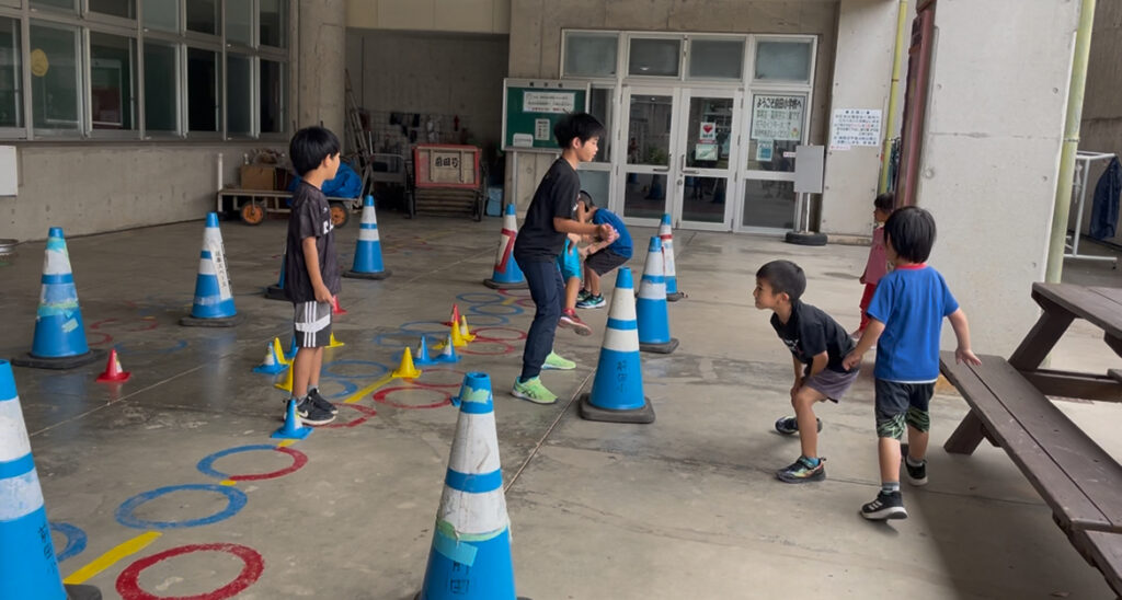浦添市前田小学校ピロティー