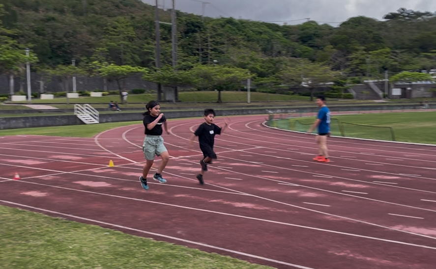 西原町西原陸上競技場