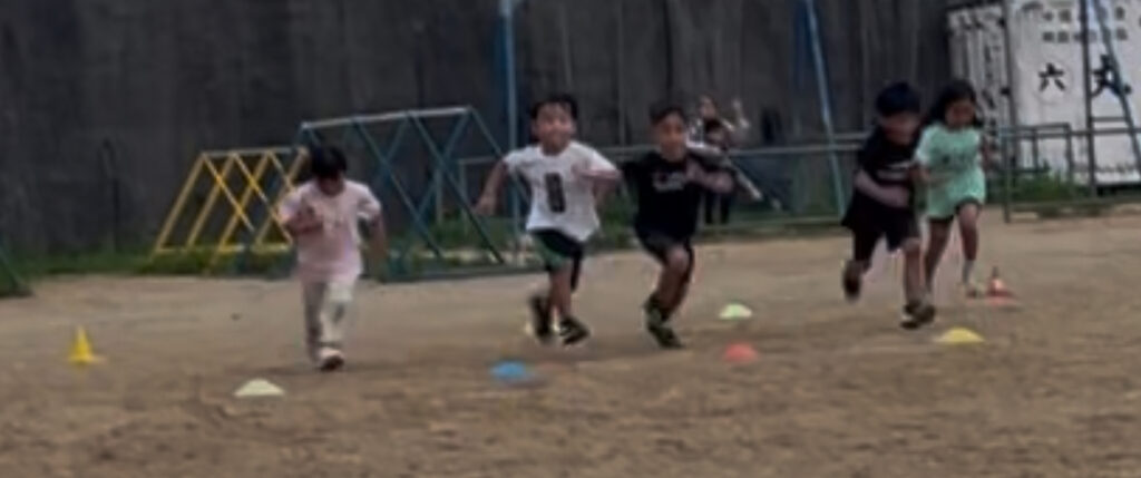 前田小学校運動場でかけっこ練習
