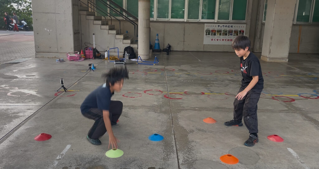 浦添市前田小学校ピロティー瞬発力ゲーム