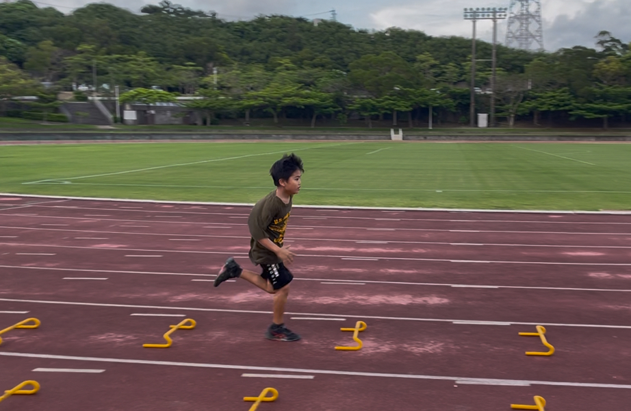西原町西原陸上競技場 大会向け練習中