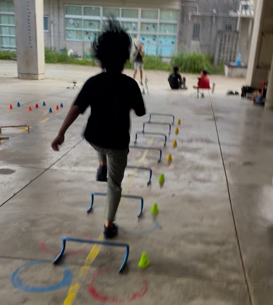 浦添市前田小学校ピロティー内 サーキットトレーニング