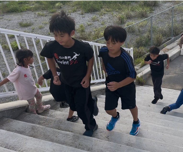 浦添市前田小学校マラソンコース階段