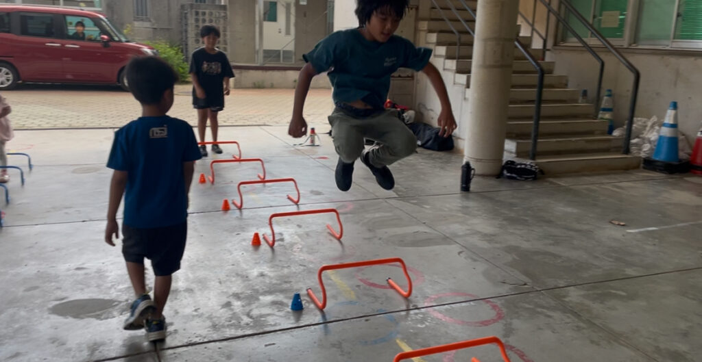 浦添市前田小学校ピロティー ジャンプトレーニング