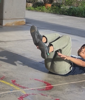 前田小学校ピロティーで体幹トレーニング