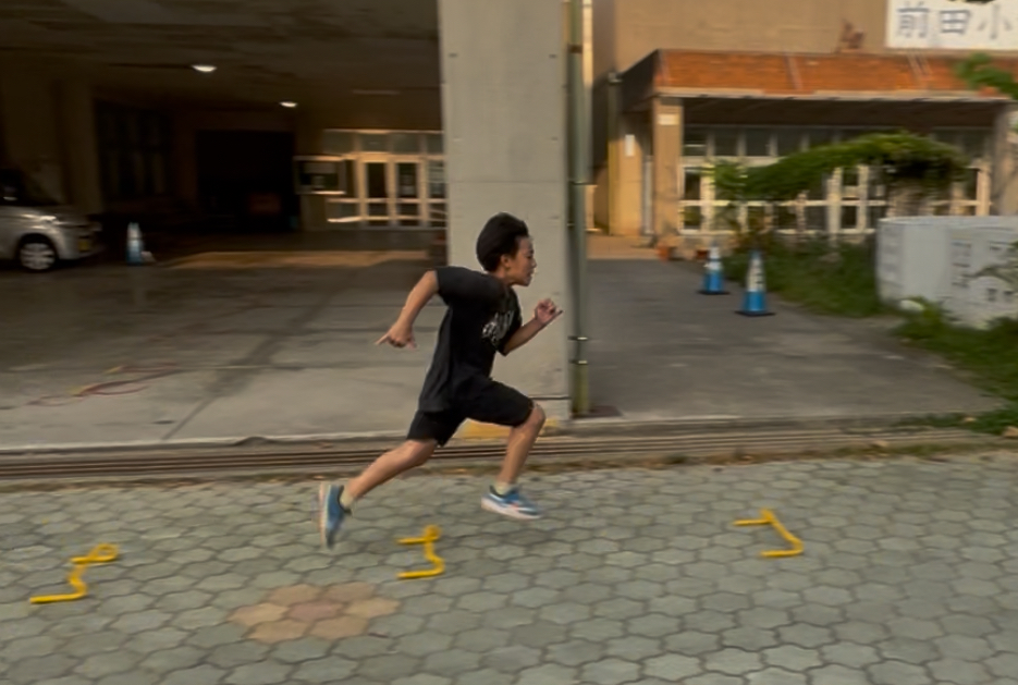 膝の高さ説明トレーニング 前田小ピロティー